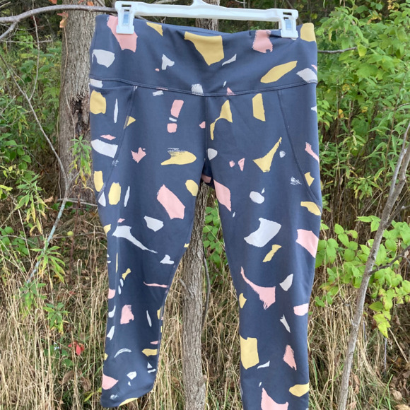 Super cute Title 9 reversible cropped leggings, sz m, grey/grey patterned - Picture 1 of 5